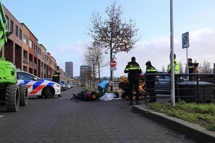 Scooterrijder gewond bij botsing met auto