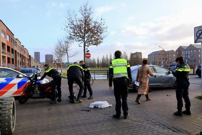 Scooterrijder gewond bij botsing met auto