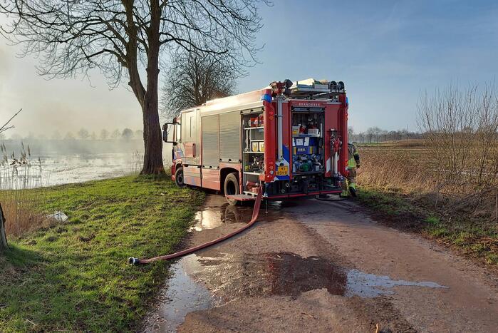 Voorkant van auto volledig uitgebrand