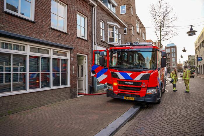 Brandweer pompt kelder vol water leeg