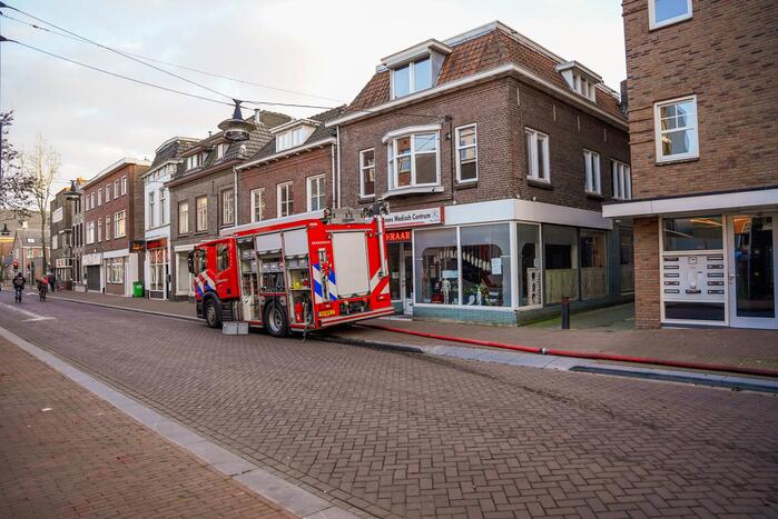 Brandweer pompt kelder vol water leeg