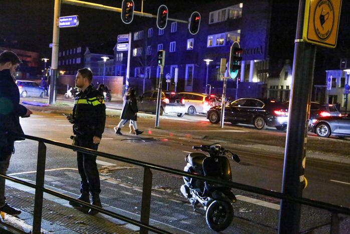 Automobilist vlucht na aanrijding met scooter