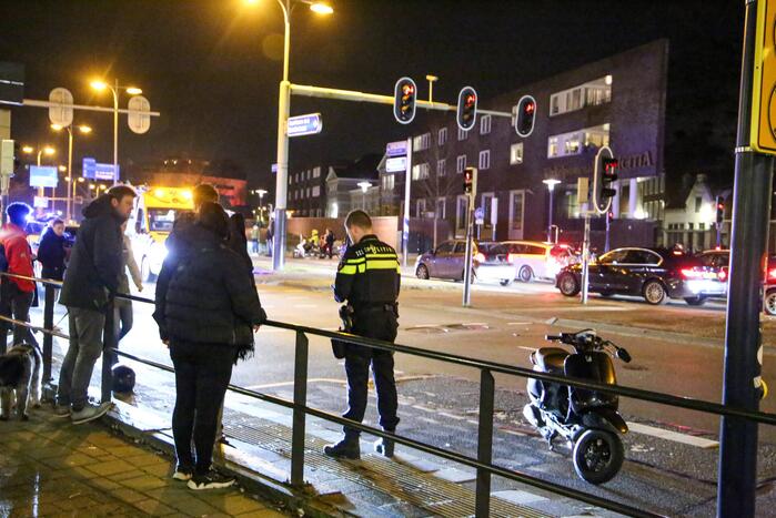 Automobilist vlucht na aanrijding met scooter