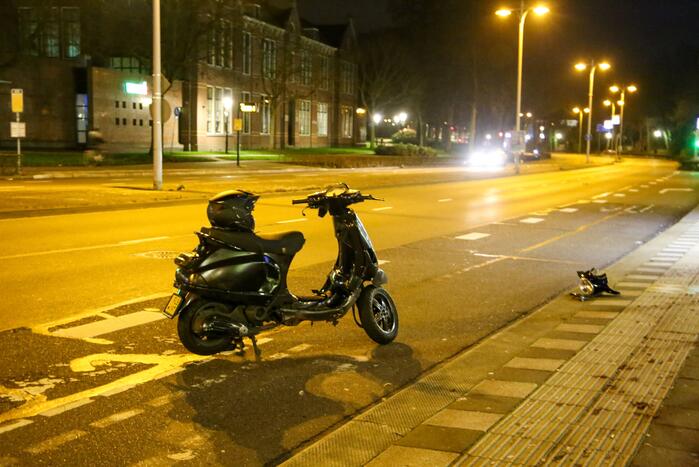 Automobilist vlucht na aanrijding met scooter