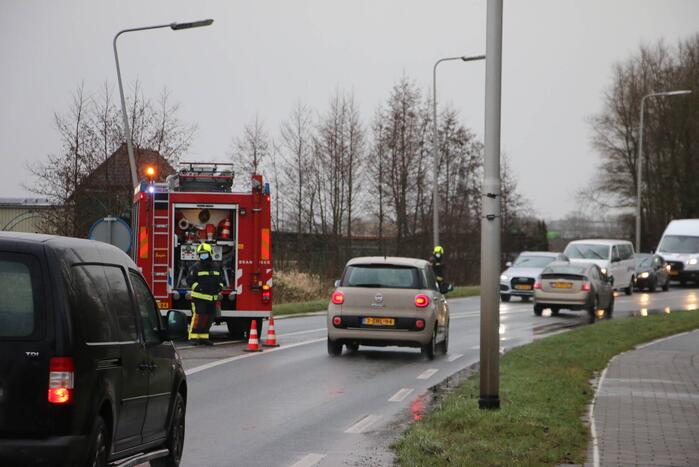 Kap lantaarnpaal door storm losgewaaid