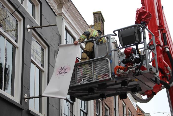 Spandoek losgewaaid door harde wind