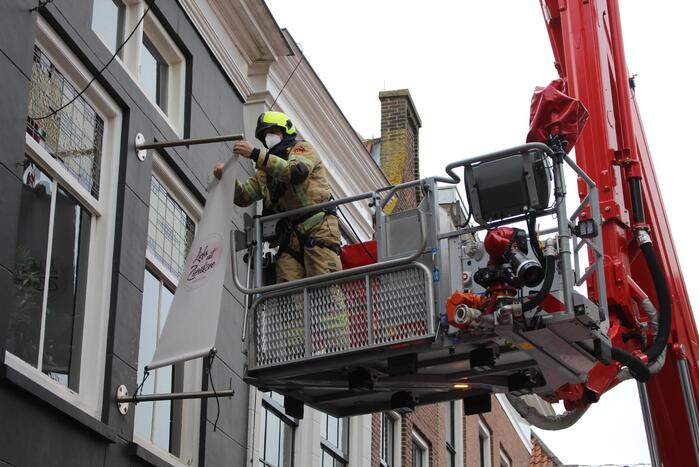 Spandoek losgewaaid door harde wind
