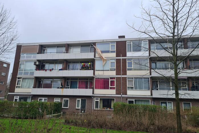 Zonnescherm flatwoning weggewaaid