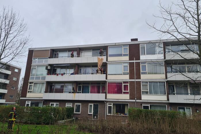 Zonnescherm flatwoning weggewaaid
