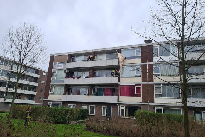 Zonnescherm flatwoning weggewaaid
