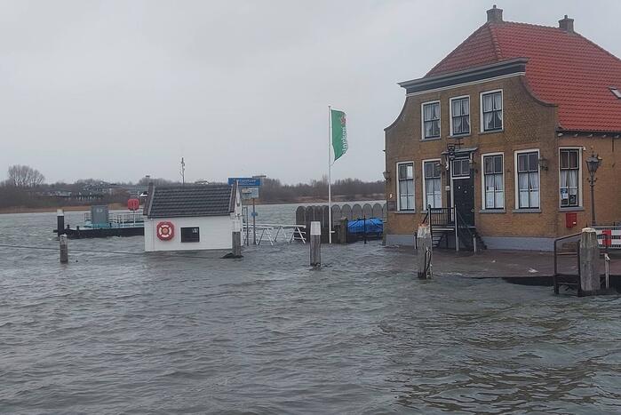 Hoog water door harde wind