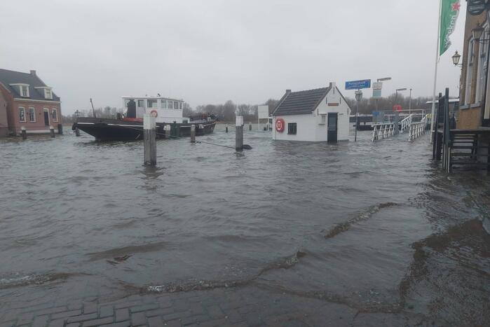 Hoog water door harde wind