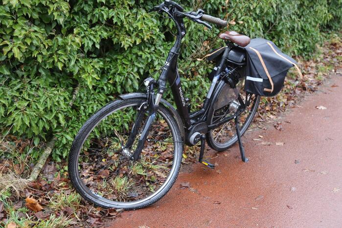 Schade na botsing tussen scooter en fietser