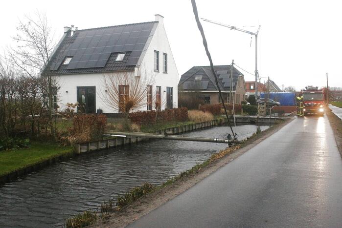 Stroompaal omgewaaid door storm