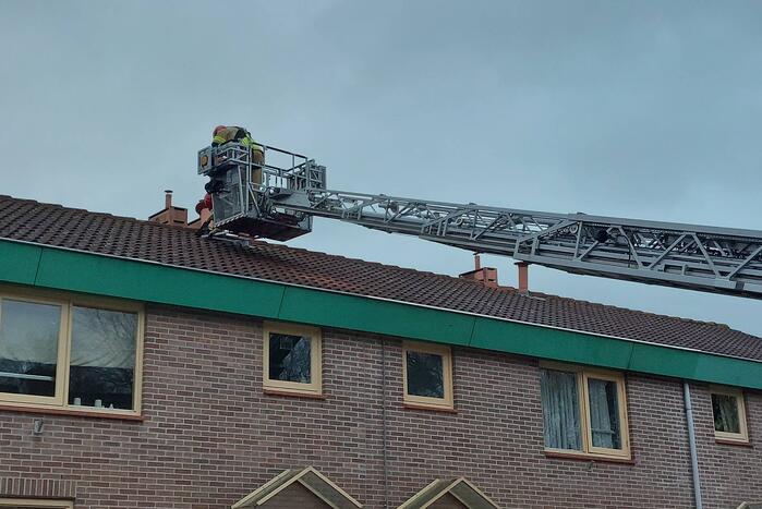 Schoorsteen laat los door harde wind