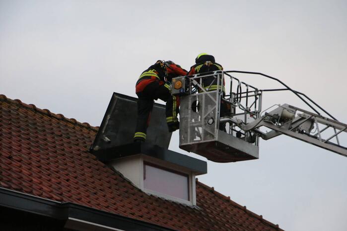 Dak van dakkapel losgewaaid