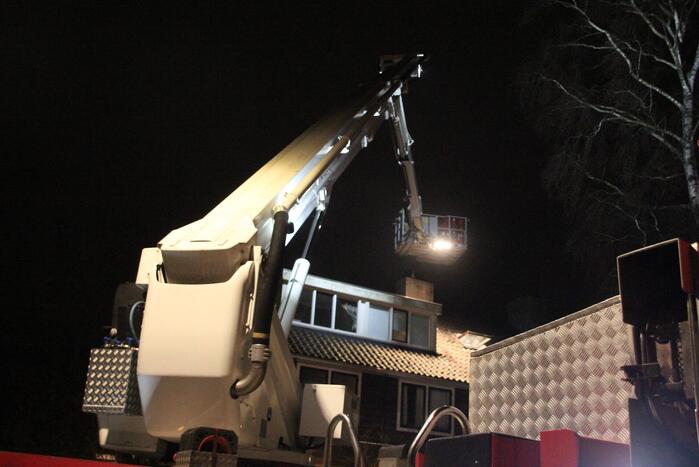 Brand in schoorsteen van woning