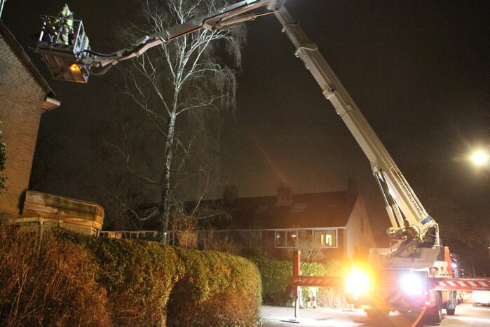 Brand in schoorsteen van woning