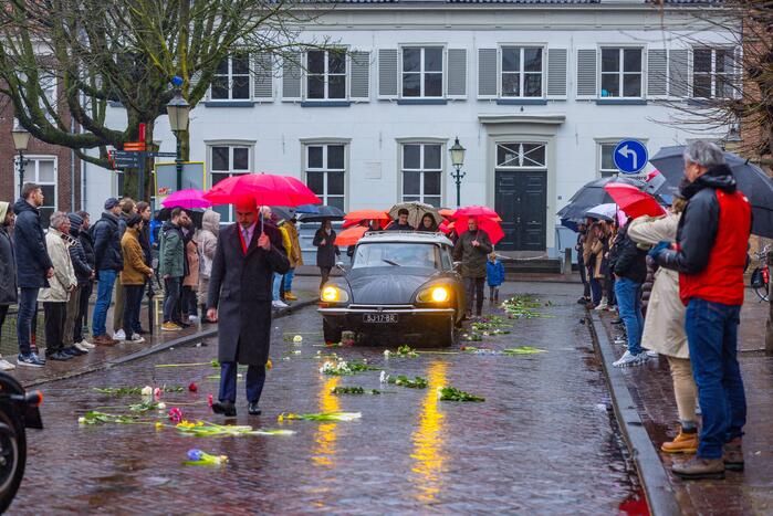 Massale opkomst bij afscheid horecaman Jorit Bons (30)