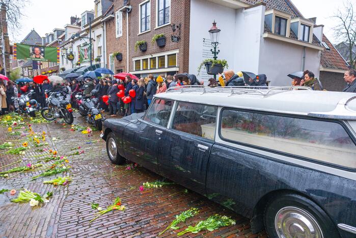 Massale opkomst bij afscheid horecaman Jorit Bons (30)