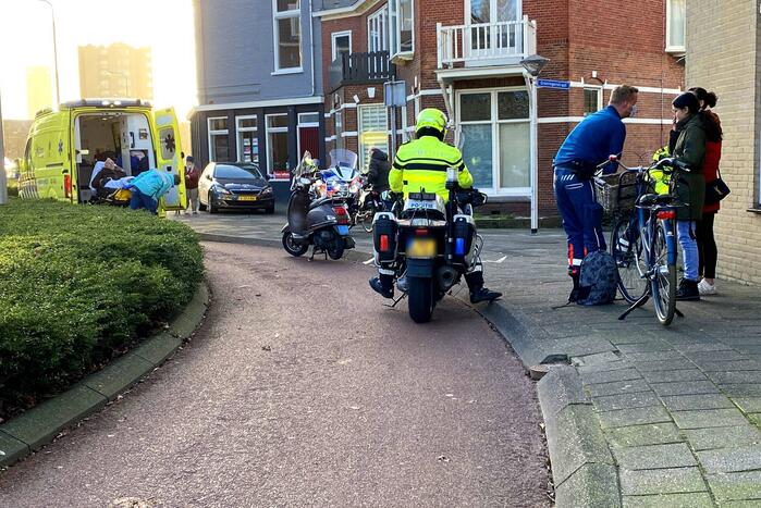 Scooter en fietser botsen op elkaar