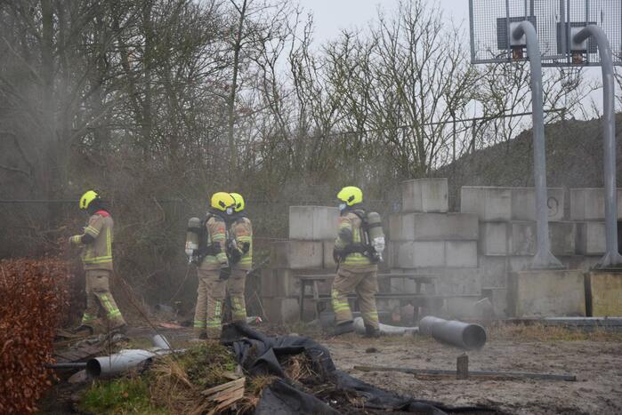 Veel rook bij brand in plastic buis