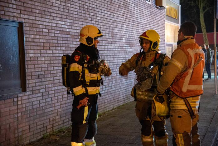 Brandweer blust keukenbrand in woning