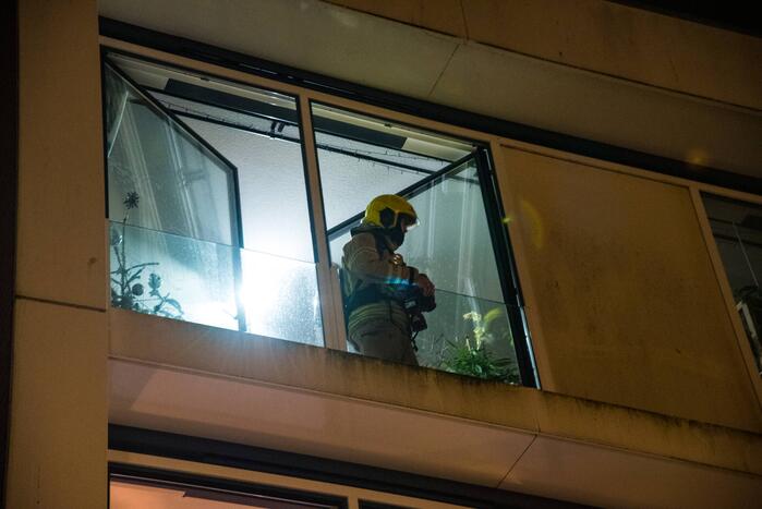 Brandweer blust keukenbrand in woning