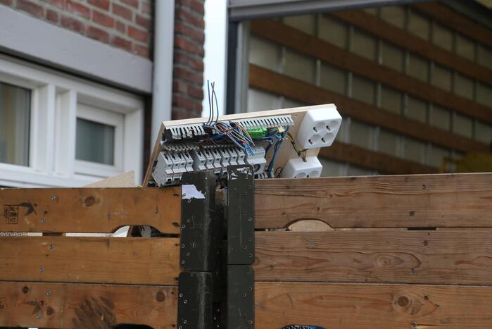 Politie treft hennepkwekerij aan en houdt een persoon aan