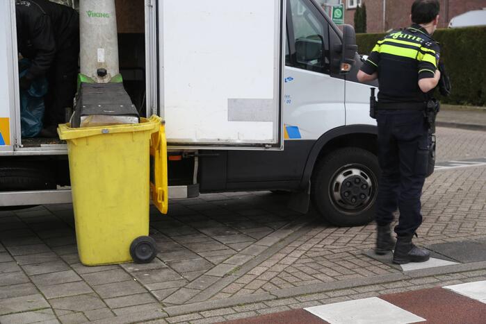 Politie treft hennepkwekerij aan en houdt een persoon aan