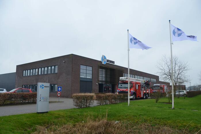 Deel industrieterrein zonder stroom na mogelijk brand