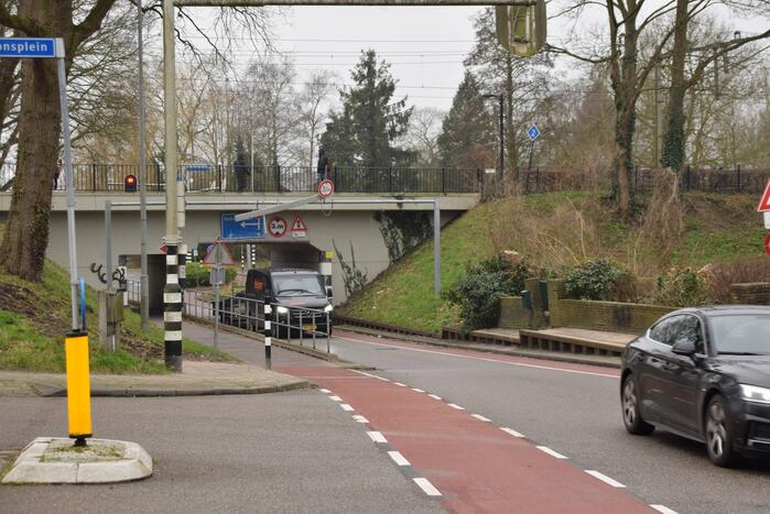 Bakwagen ramt spoorviaduct