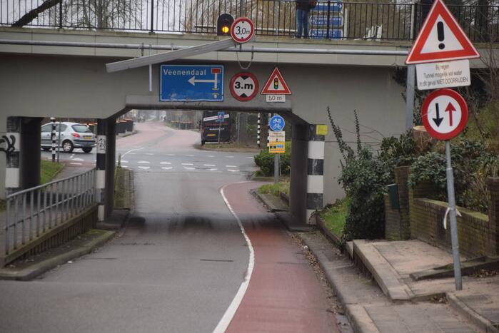 Bakwagen ramt spoorviaduct