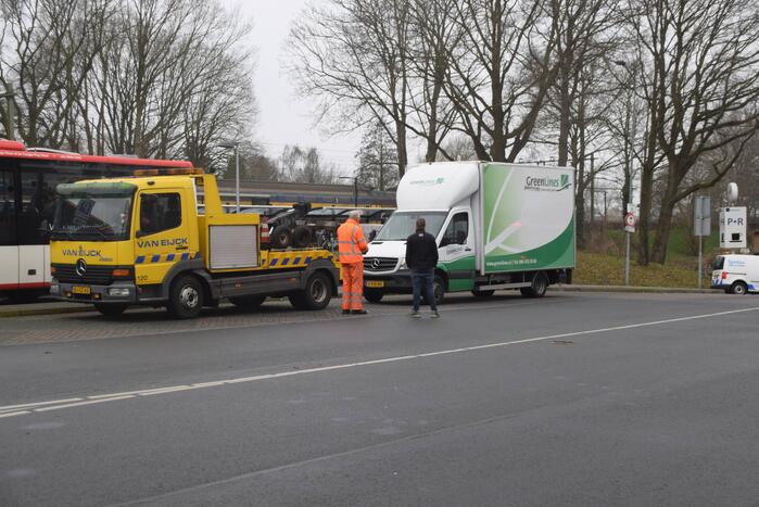 Bakwagen ramt spoorviaduct