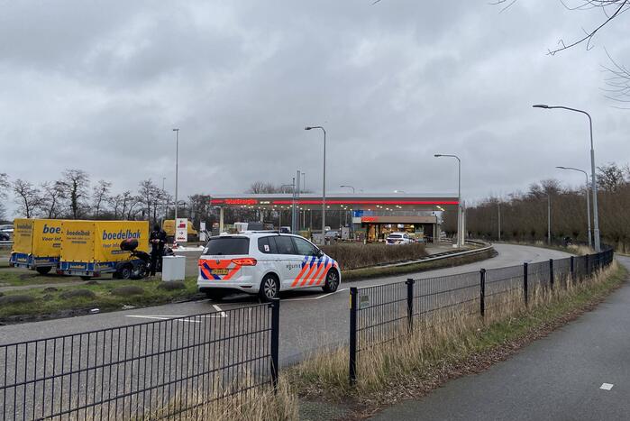 Politie doet onderzoek naar overval op tankstation
