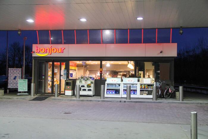 Politie doet onderzoek naar overval op tankstation