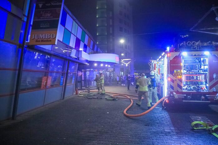 Twee gewonden bij brand in winkelcentrum