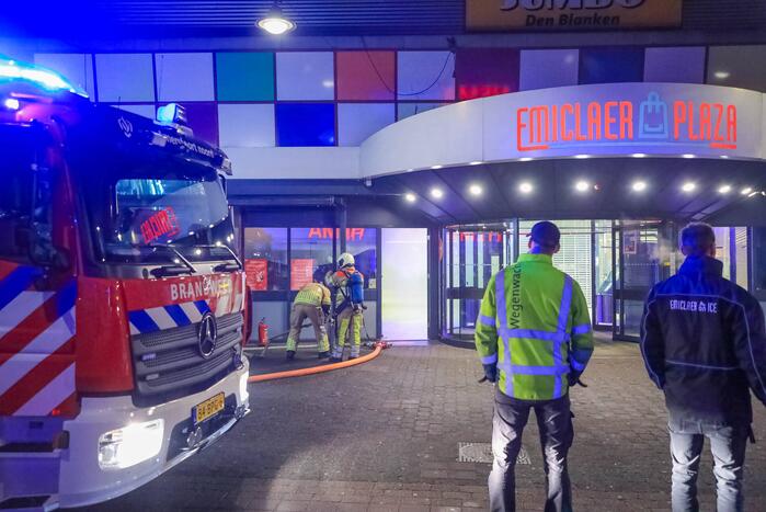 Twee gewonden bij brand in winkelcentrum