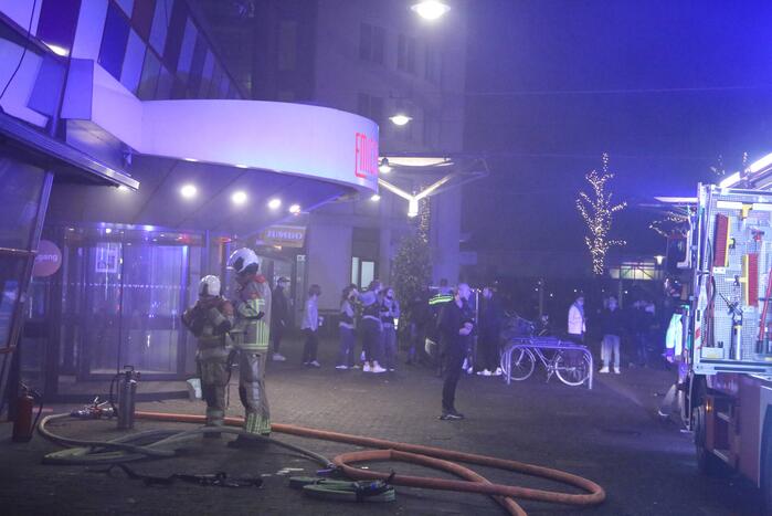 Twee gewonden bij brand in winkelcentrum