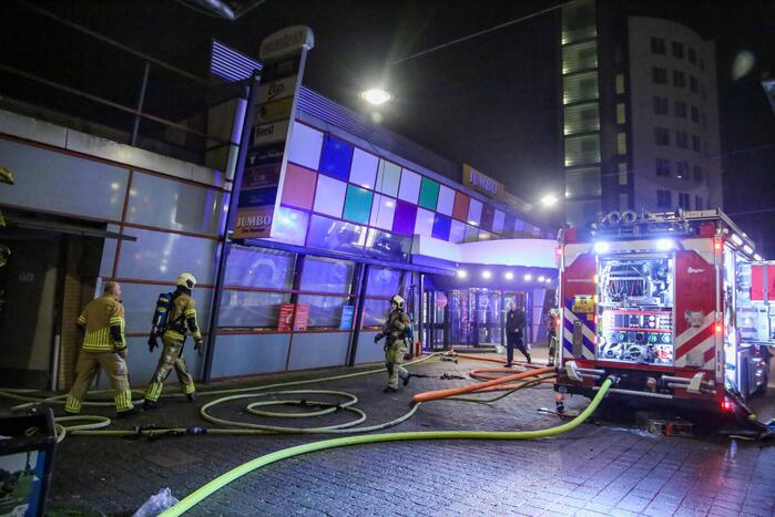 Twee gewonden bij brand in winkelcentrum