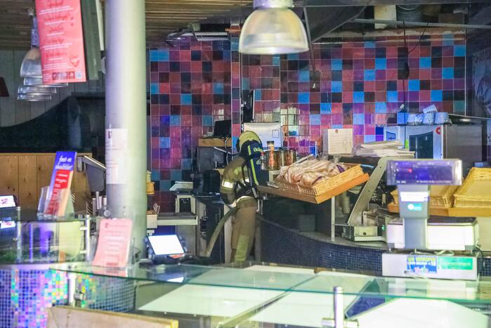 Twee gewonden bij brand in winkelcentrum