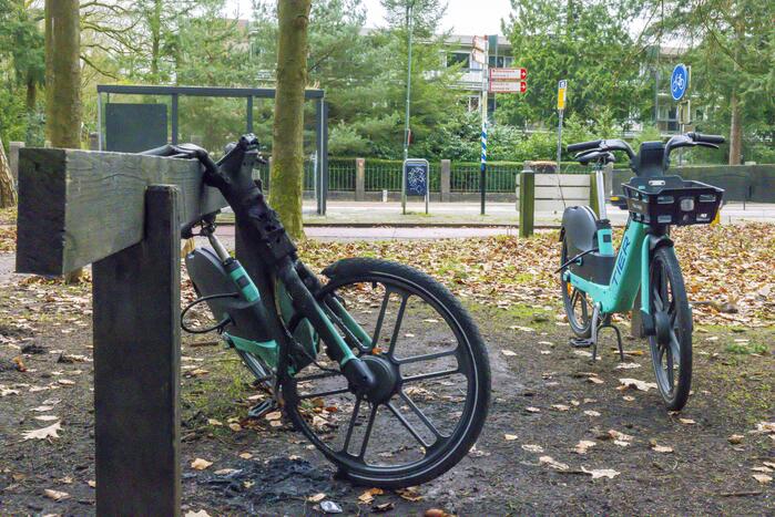 Opnieuw een elektrische deelfiets in brand