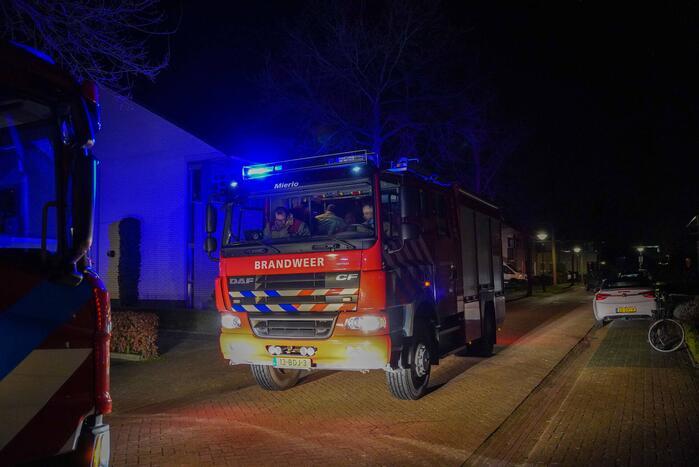 Brandweer controleert woning vanwege brand in lamp