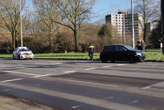 Schade na botsing tussen twee voertuigen