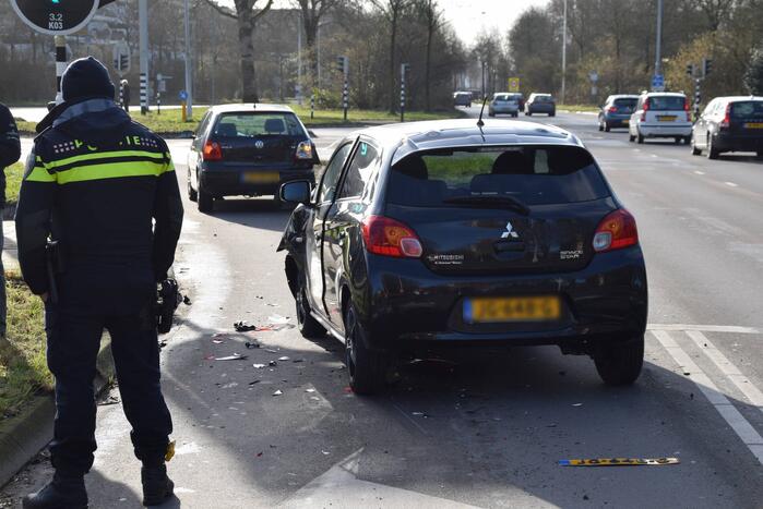 Schade na botsing tussen twee voertuigen