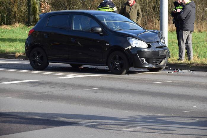 Schade na botsing tussen twee voertuigen