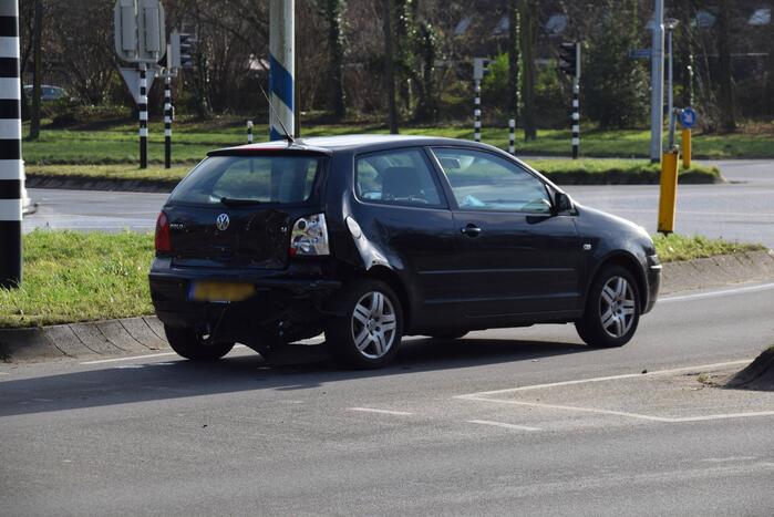 Schade na botsing tussen twee voertuigen