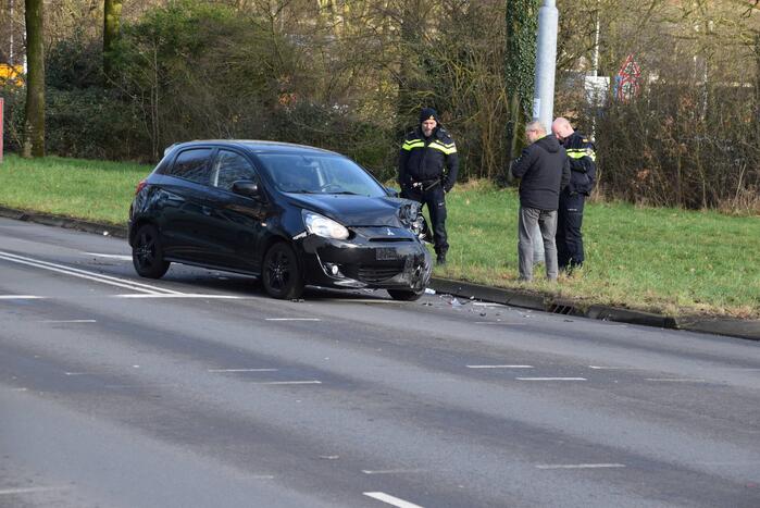 Schade na botsing tussen twee voertuigen
