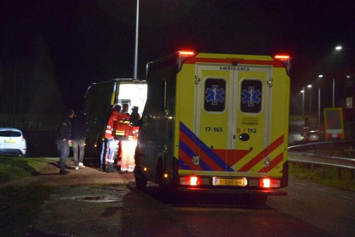 Twee personen te water na omslaan van zeilboot