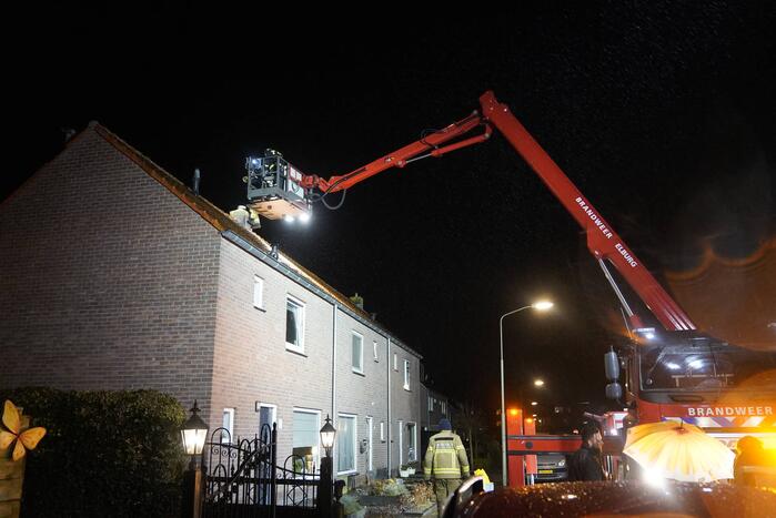 Brand in schoorsteen van woning